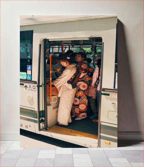 Traditional Attire On Public Transport Παραδοσιακή Ενδυμασία Στα Μέσα Μαζικής Μεταφοράς