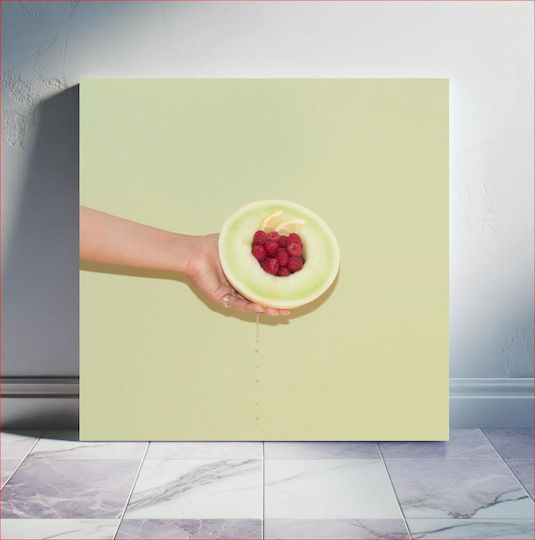 Hand Holding Melon With Raspberries Χέρι Που Κρατά Πεπόνι Με Σμέουρα 1 Hand Holding Melon With Raspberries Χέρι Που Κρατά Πεπόνι Με Σμέουρα 1
