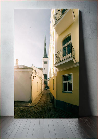 Narrow Alley With Church Spire Στενό Δρομάκι Με Εκκλησιαστικό Κωδωνοστάσιο Narrow Alley With Church Spire Στενό Δρομάκι Με Εκκλησιαστικό Κωδωνοστάσιο