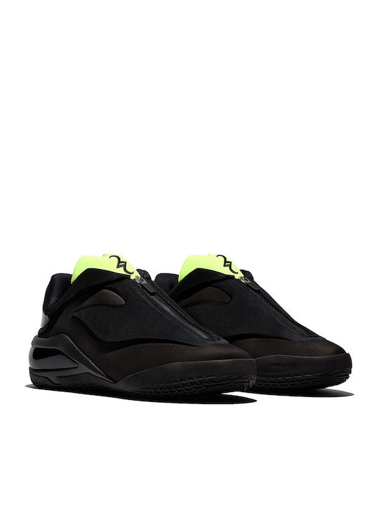 Schwarze Basketballschuhe
