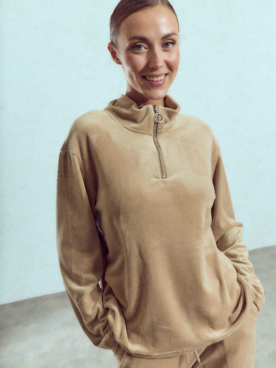 Samt-Set aus Damenbluse und Hose in Beige