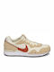 Nike Venture Runner Sneakers Beige