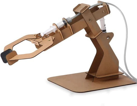 Kikkerland Holz-Bauspielzeug Hydraulic Claw