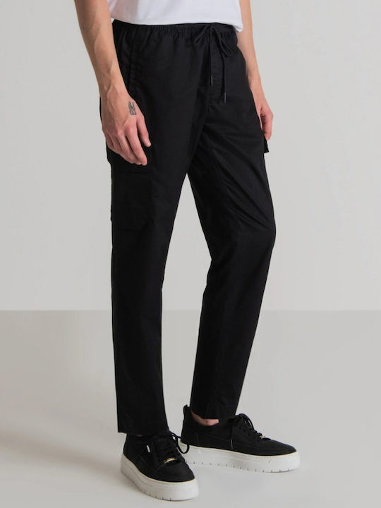 Trousers in Regular Fit Black