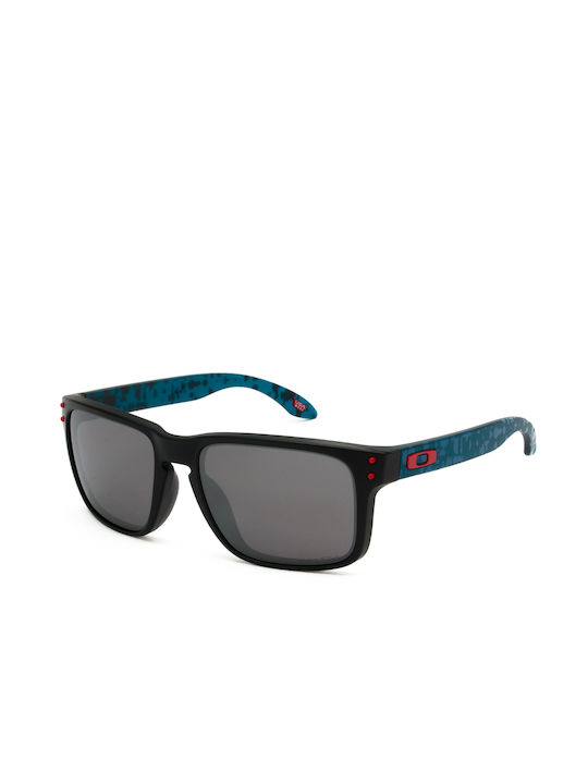 Oakley Men's Sunglasses with Black Plastic Fram...