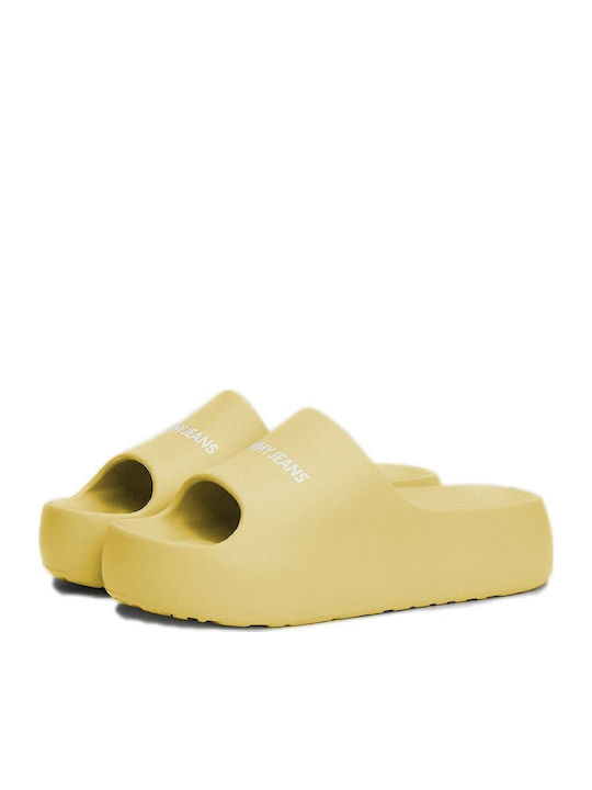 Slides Cu Platformă În Culoare Galbenă
