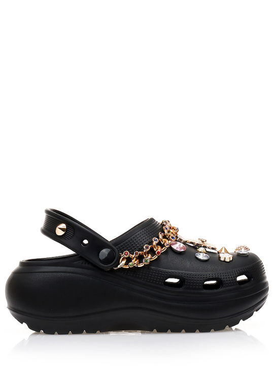 Schwarze Clog-Pantoffeln mit Goldkettendekorationen