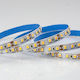 Flaggenlicht LED-Streifen SMD2835 120 LEDs/m Länge 5m Warmweißes Licht 12V 9W/m