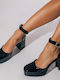 Schwarze Lack-Plateaupumps mit Riemen