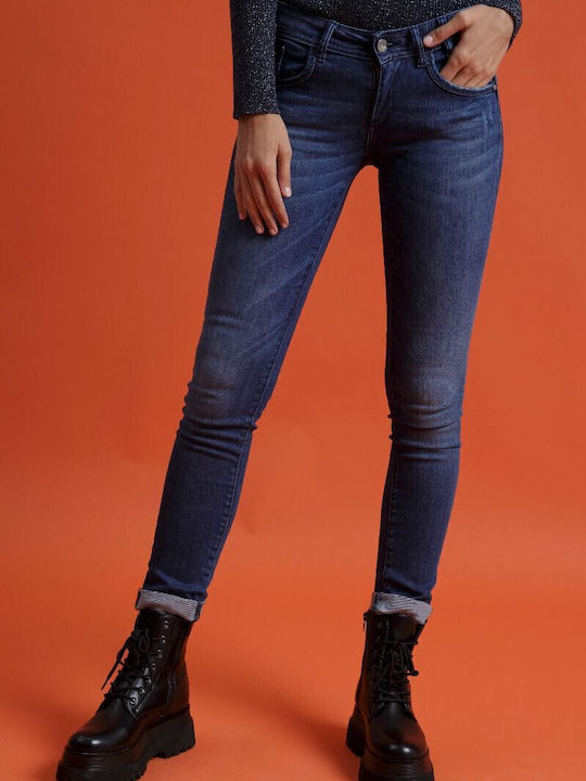 Damenjeans in Superenger Passform