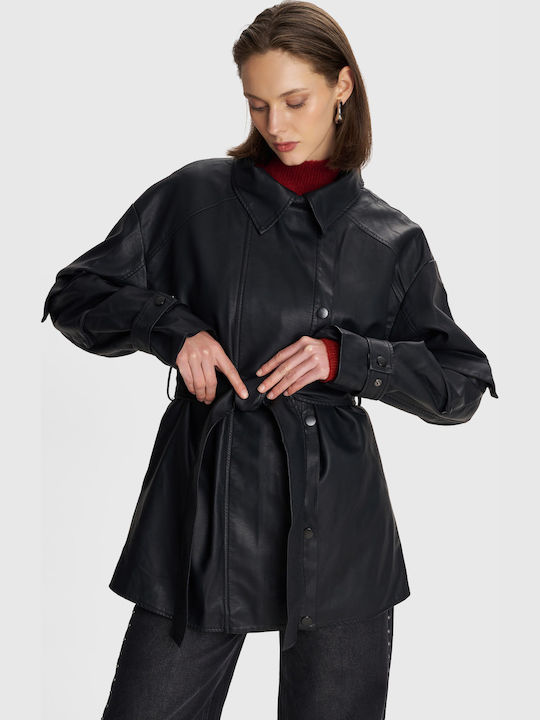 8921741-BLACK