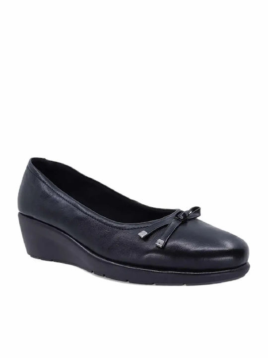 Verosoft Leather Women's Moccasins in Black Color