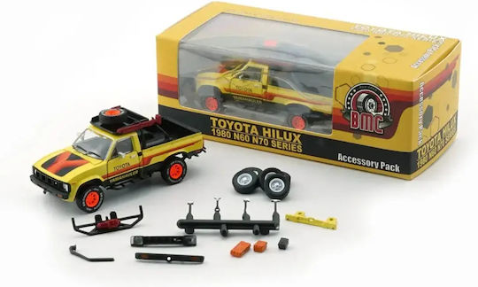 Machetă Mașină Toyota Hilux N60 N70 1980 Accesorii Incluse Scara 1:64