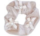 Βελούδινη Σούρα Scrunchie Φιογκάκι & Πέρλα Μπεζ