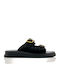 Schwarze Flatforms mit Doppelriemen und Metallösen
