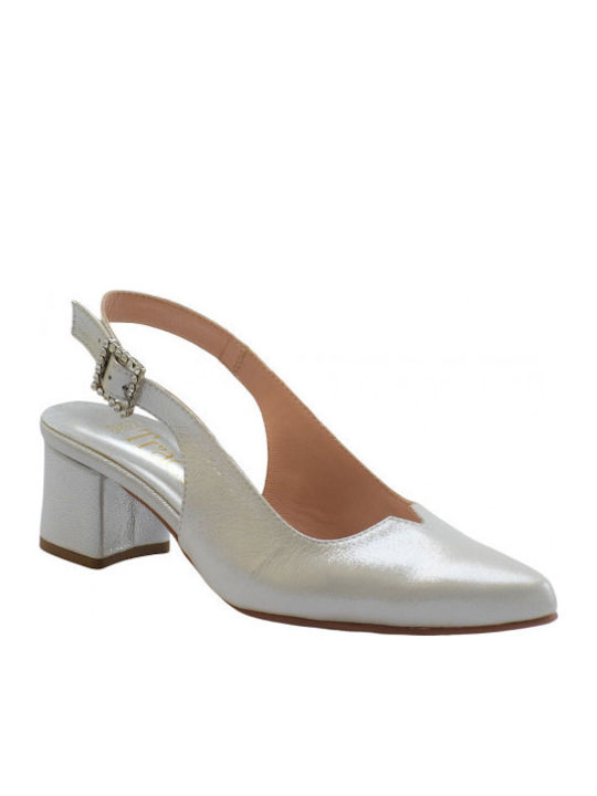 Trace Leder Pumps mit Riemen & Niedrigem Absatz in Silber