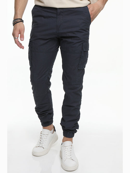Trousers in Slim Fit Olive