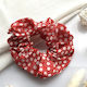 Klassisches Scrunchy Haargummi Aus Samt Stoff Mit Blumen Zartes Rotes