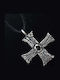 Schwarzes Kreuz aus Silber mit Kordel