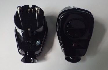 PCElectric Schuko Stecker Ecke mit Schalter Schwarz