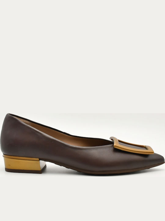 Braune Pumps aus Leder mit spitzer Zehenpartie