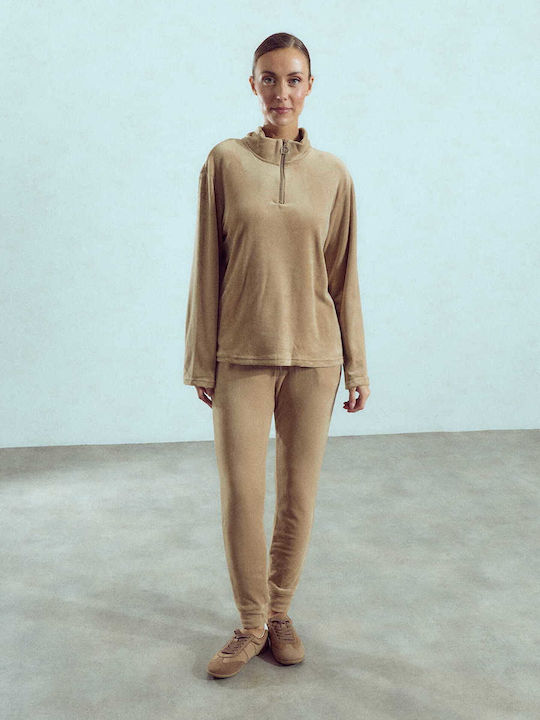 Samt-Set aus Damenbluse und Hose in Beige